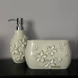 NWT White Bathroom Soap Dispenser and Toothbrush Holder